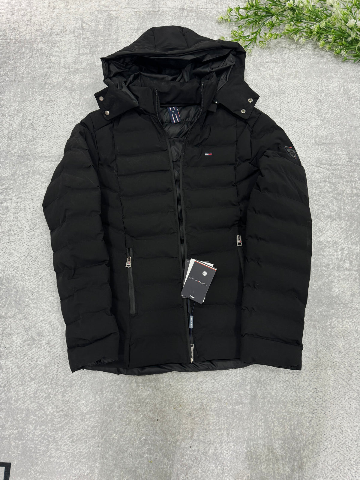 TOMMY mont siyah